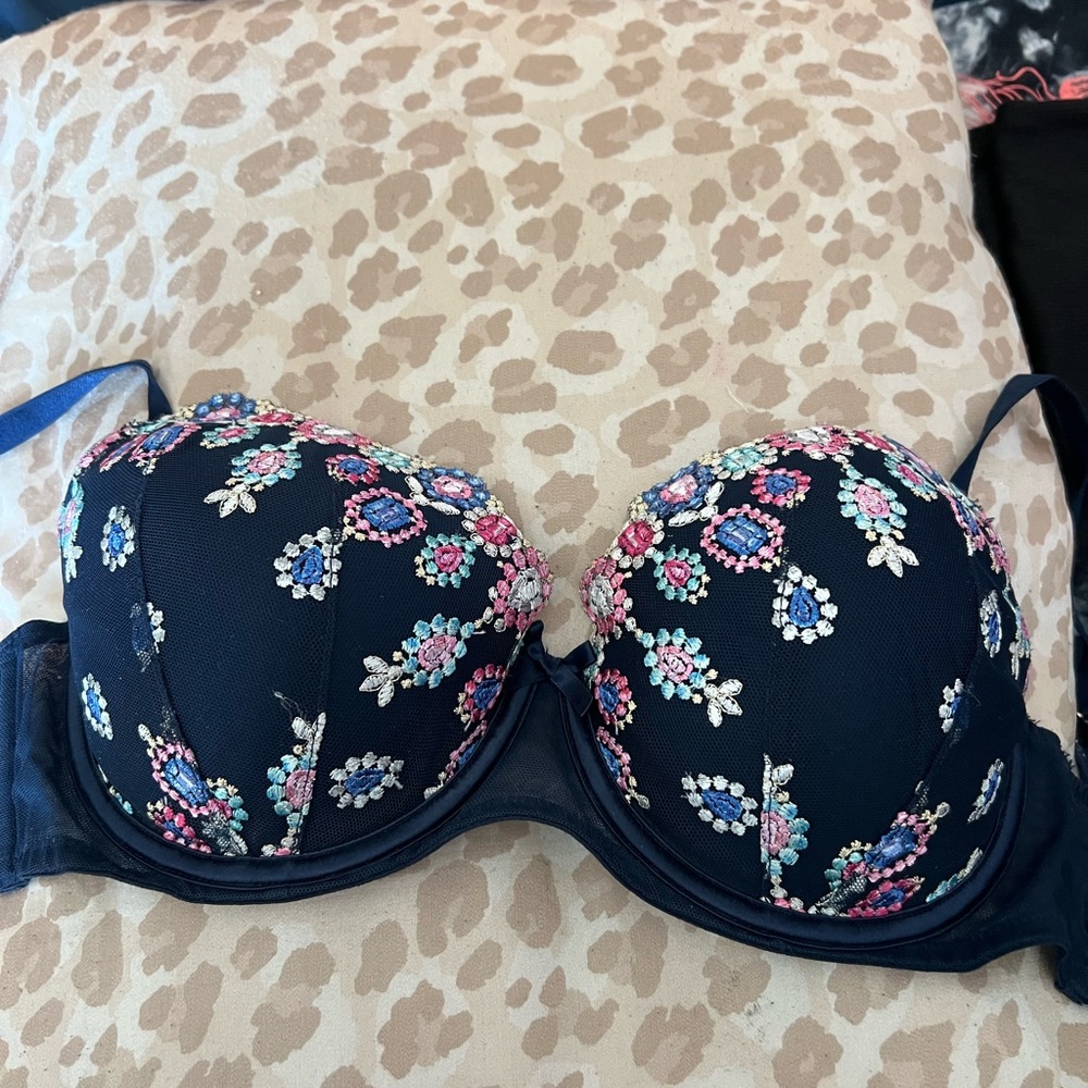 36 D lightly lined bra